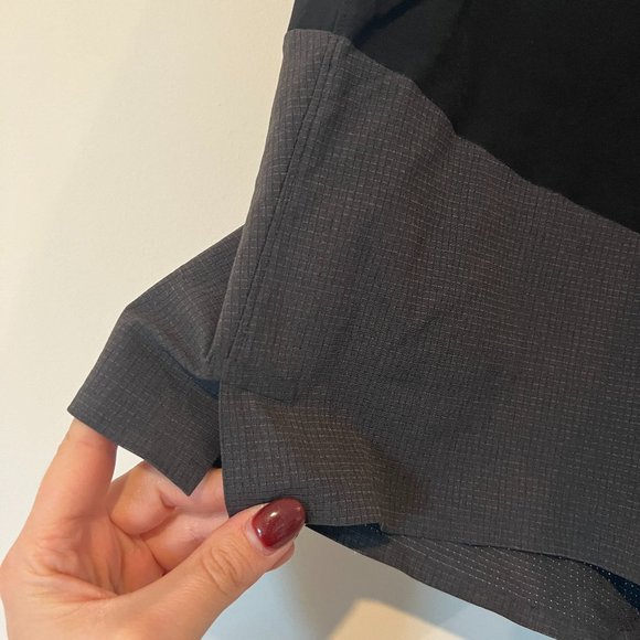 Lululemon Men's Namaste at the Beach Lined‎ Shorts Black and Gray - Picture 4 of 8